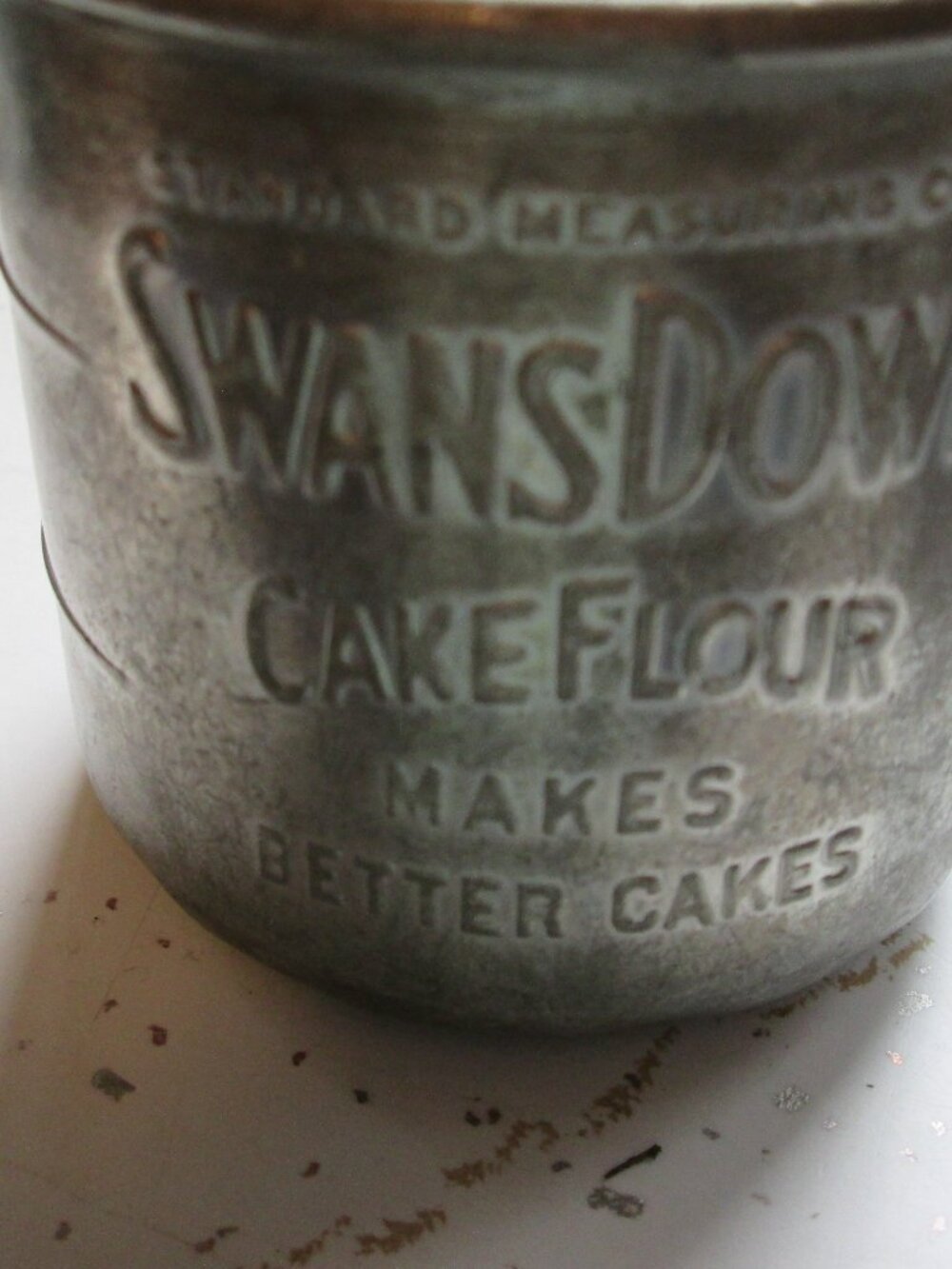 Tin vtg Advertising measuring cup swans flour 1920s